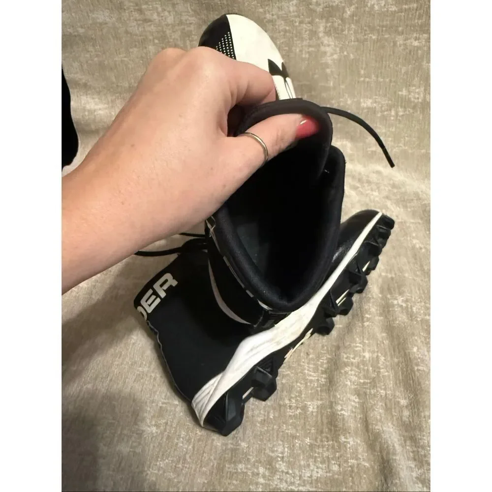 Under Armour Boys Renegade RM Lace Up Mid Top Football Cleats Black White Size 9